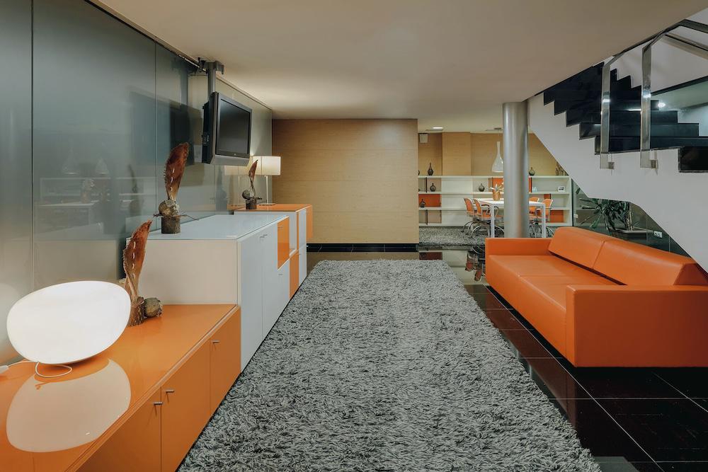 Lobby lounge