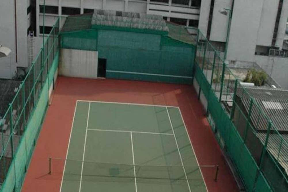 Tennis court